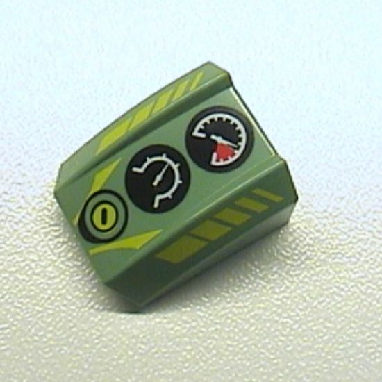 Slope, Curved 2 x 2 Lip with Gauges and Yellow Line Pattern