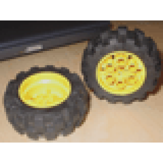 Wheel & Tire Assembly 20 x 30 Technic with Black Tire 20 x 30 Solid Balloon (4266 / 2857)