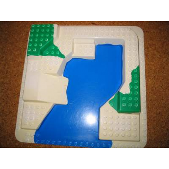 Duplo, Baseplate Raised 24 x 24 with Straight Ramp and Blue, Green Pattern