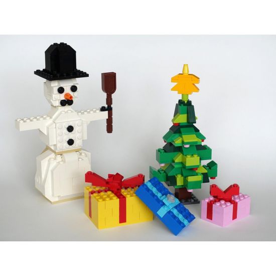 11016: Snowman and Christmas Tree