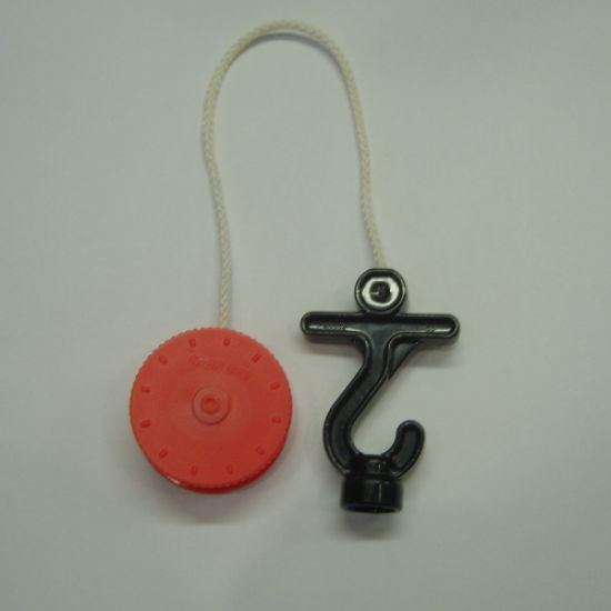 Duplo Winch Drum Narrow with White String and Black Hook with Stud Case and Horizontal Bar