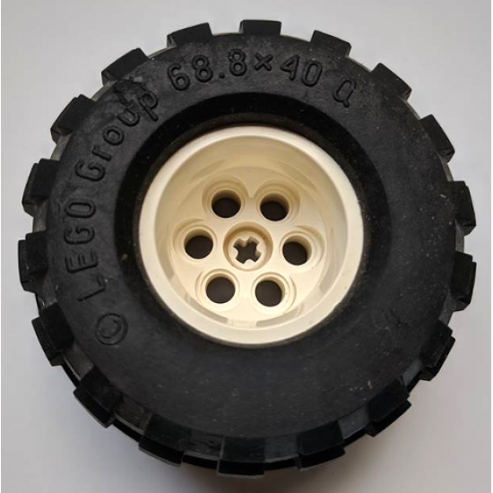 Wheel & Tire Assembly 68.8 x 40 Balloon Large, with Black Tire 68.8 x 40 Balloon Large (2996 / 2995)