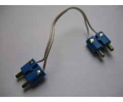 Electric, Wire 12V / 4.5V with two Blue 2-prong connectors, 15 Studs Long