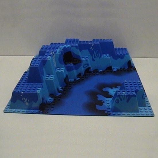 Baseplate, Raised 32 x 32 Canyon with Blue Underwater Pattern