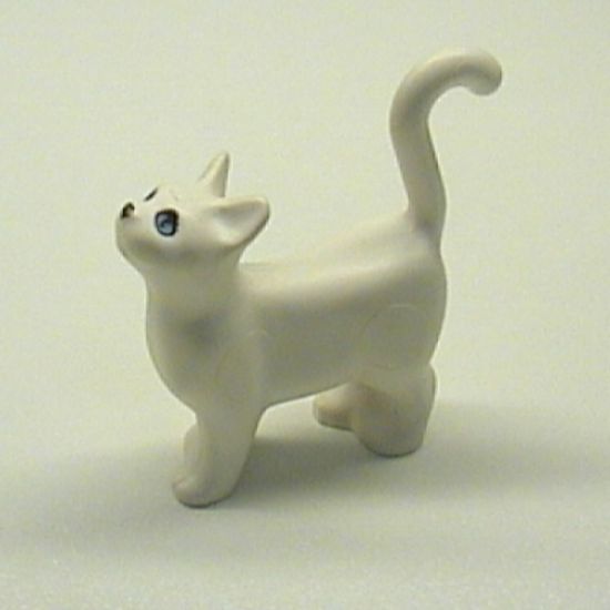 Cat, Belville / Scala, Standing with Blue Eyes and Black Nose Pattern