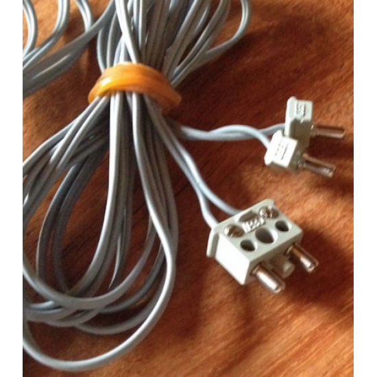 Electric, Wire 12V / 4.5V with two 1-prong connectors and one 2-prong connector with middle pin, 190 Studs Long