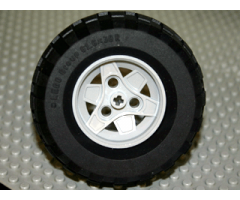 Wheel & Tire Assembly 43.2mm D. x 26mm Technic Racing Small, 3 Pin Holes with Black Tire 81.6 x 38 R Balloon (41896 / 45982)