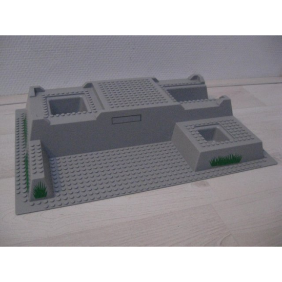 Baseplate, Raised 32 x 48 x 6 with Level Front with Plants and Vent Pattern (5 Stickers) - Set 7892